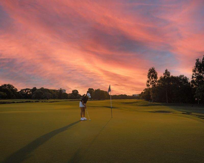 Golden Horizon Sunset Club 5